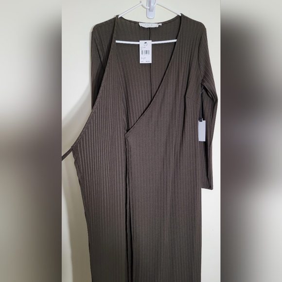 ASTR The Label | Olive Long Sleeve Wrap Dress - Picture 5 of 7